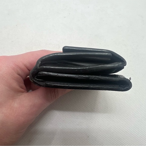 Authentic Louis Vuitton LV Monogram Eclipse Discovery Compact Wallet - Picture 7 of 14